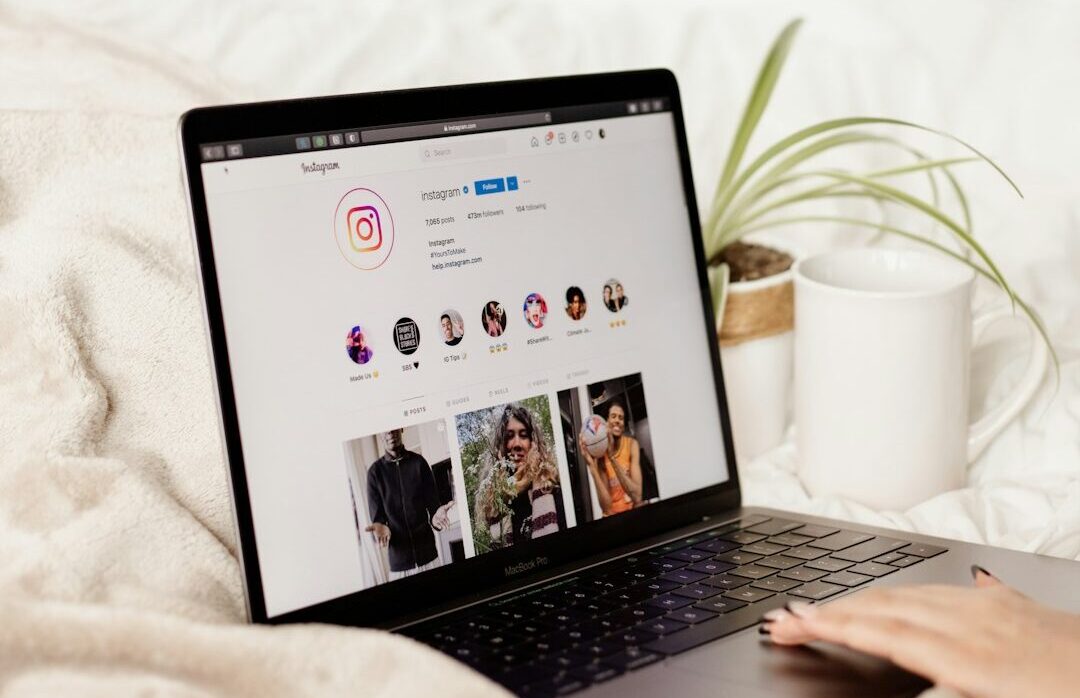 photo-1645848949816-686bca41518e